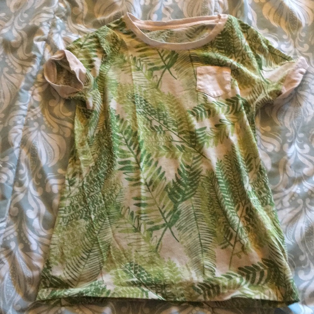 Girls shirt with green leafs